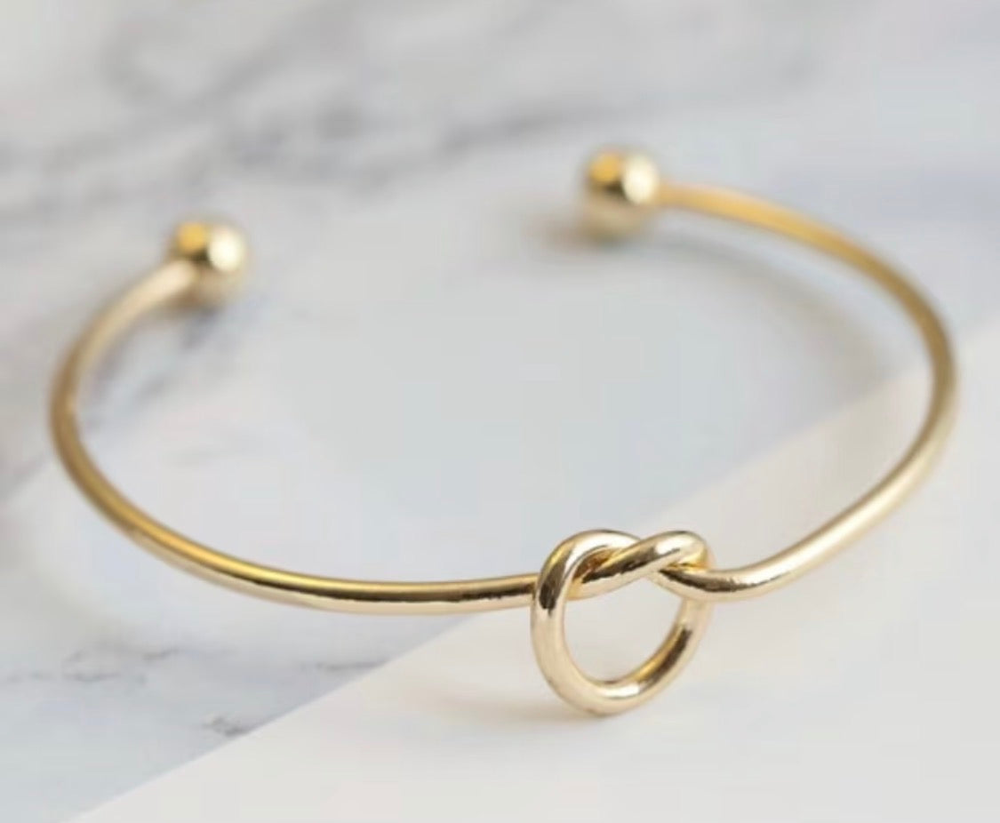 GOLD LOVE KNOT OPEN BRACELET