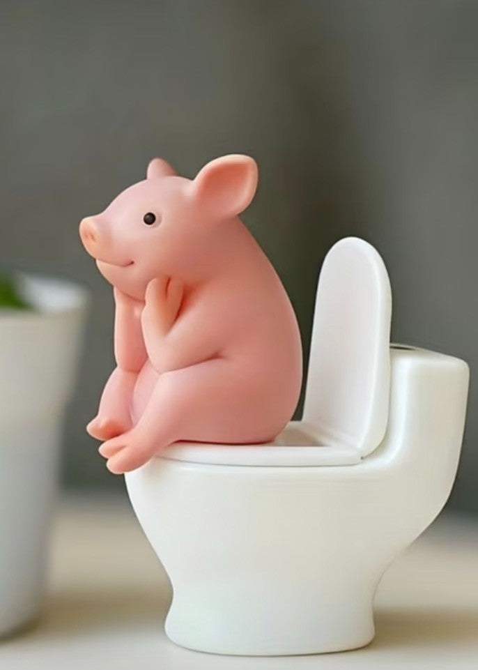 FUNNY ADORABLE MINIUTRE PIG ON A POTTY 