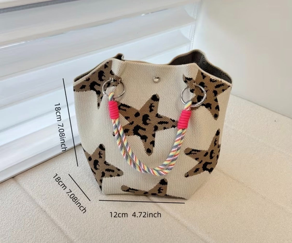 CUTE KNITTED HANDBAG WITH CLOSURE AND DETACHABLE STRAP