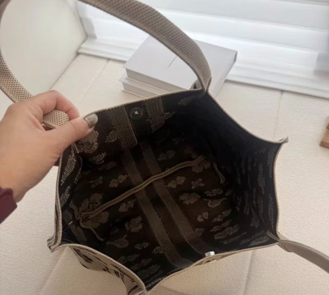 New Leopard Print Vertical Stripe Knitted Shoulder Tote Bag