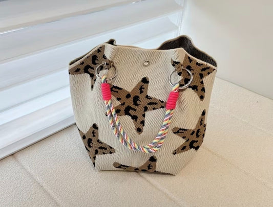 CUTE KNITTED HANDBAG WITH CLOSURE AND DETACHABLE STRAP