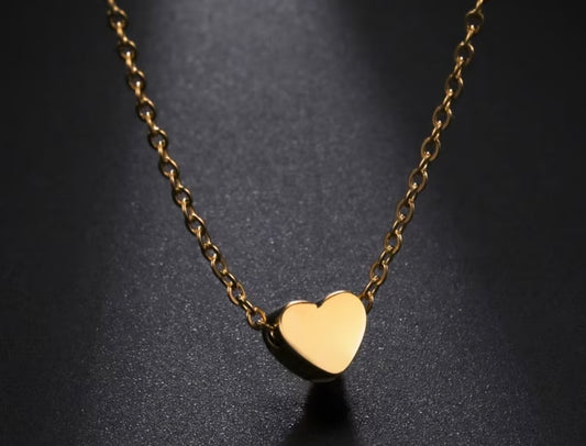 A Simple and Stylish Heart Pendant Women's Necklace