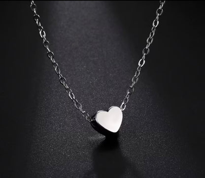 A Simple and Stylish Heart Pendant Women's Necklace