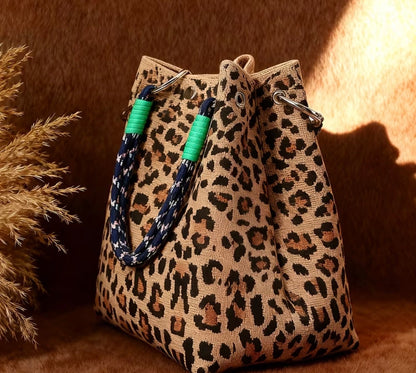 LIGHTWEIGHT BUCKET HANDBAG
