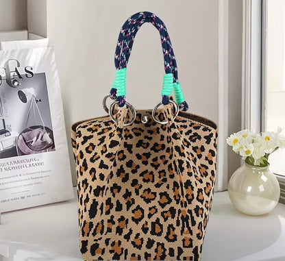 LIGHTWEIGHT BUCKET HANDBAG