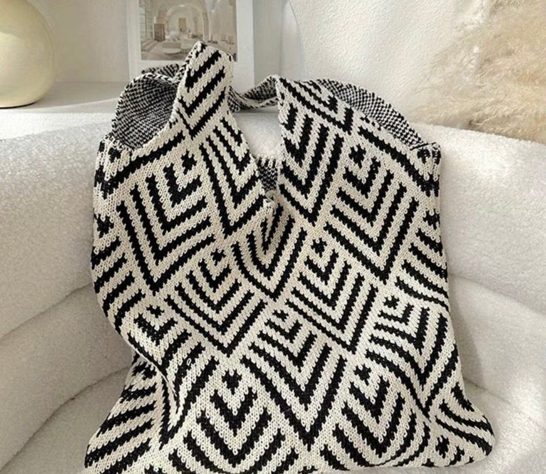 FUN GEOMETRIC CONTRAST COLOR HANDMADE KNITTED HANDBAG