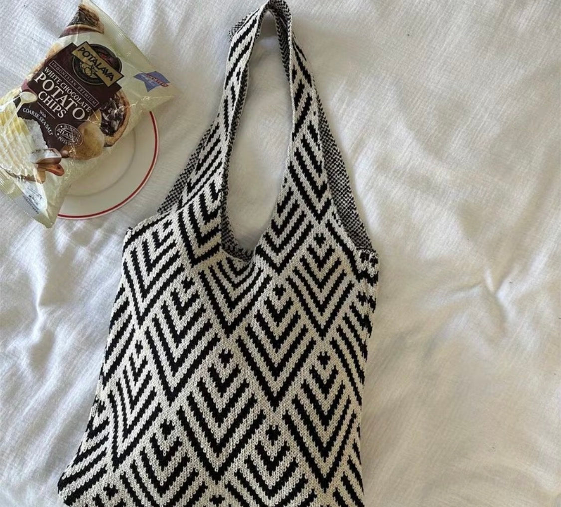 FUN GEOMETRIC CONTRAST COLOR HANDMADE KNITTED HANDBAG