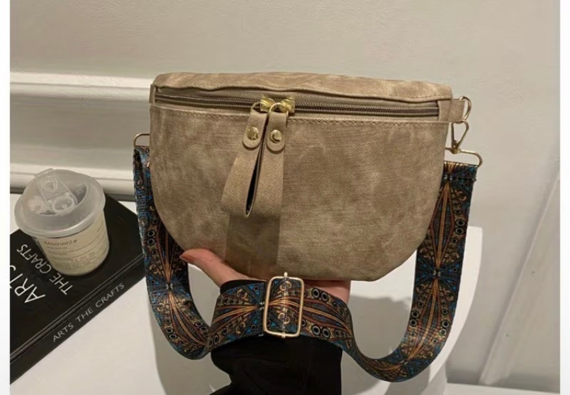 Bohemian Wide Shoulder Strap Vintage Women'S Crossbody Bag, Fashionable Chest Bag