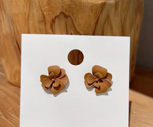 FUN MINIMALIST FLOWER EARRINGS