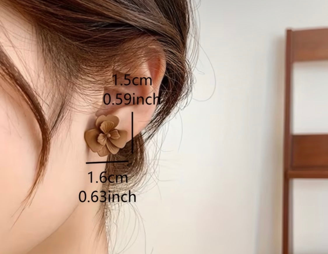 FUN MINIMALIST FLOWER EARRINGS