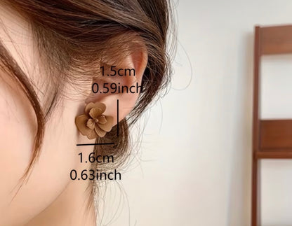 FUN MINIMALIST FLOWER EARRINGS