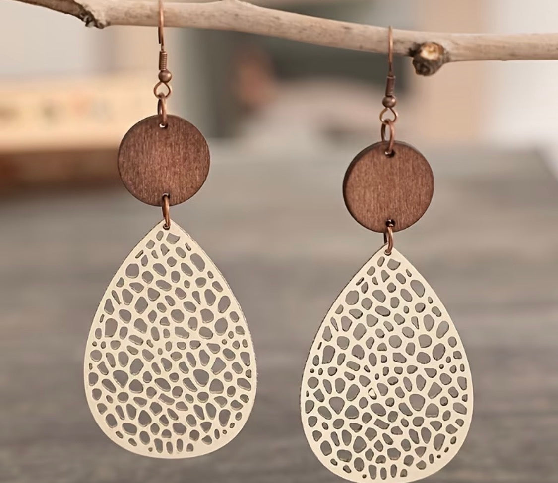 Teardrop-Shaped Hollow Leather And Wood Combination Mesh Earrings