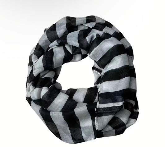 BLACK AND WHITE INFINITY SCARF