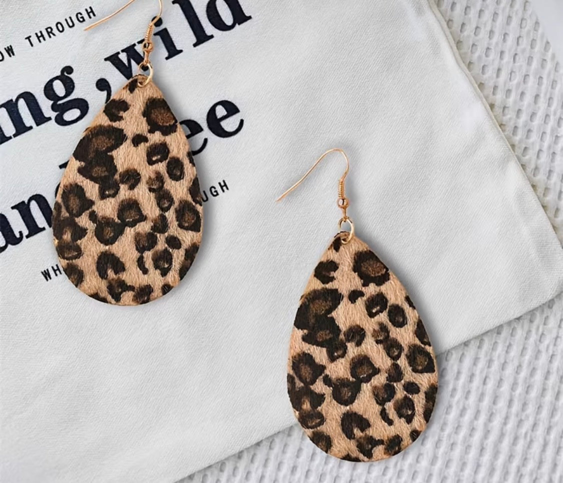 TEARDROP LEOPARD PRINT EARRINGS