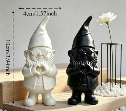 BLACK HEART SHAPED GARDEN GNOME STATUE
