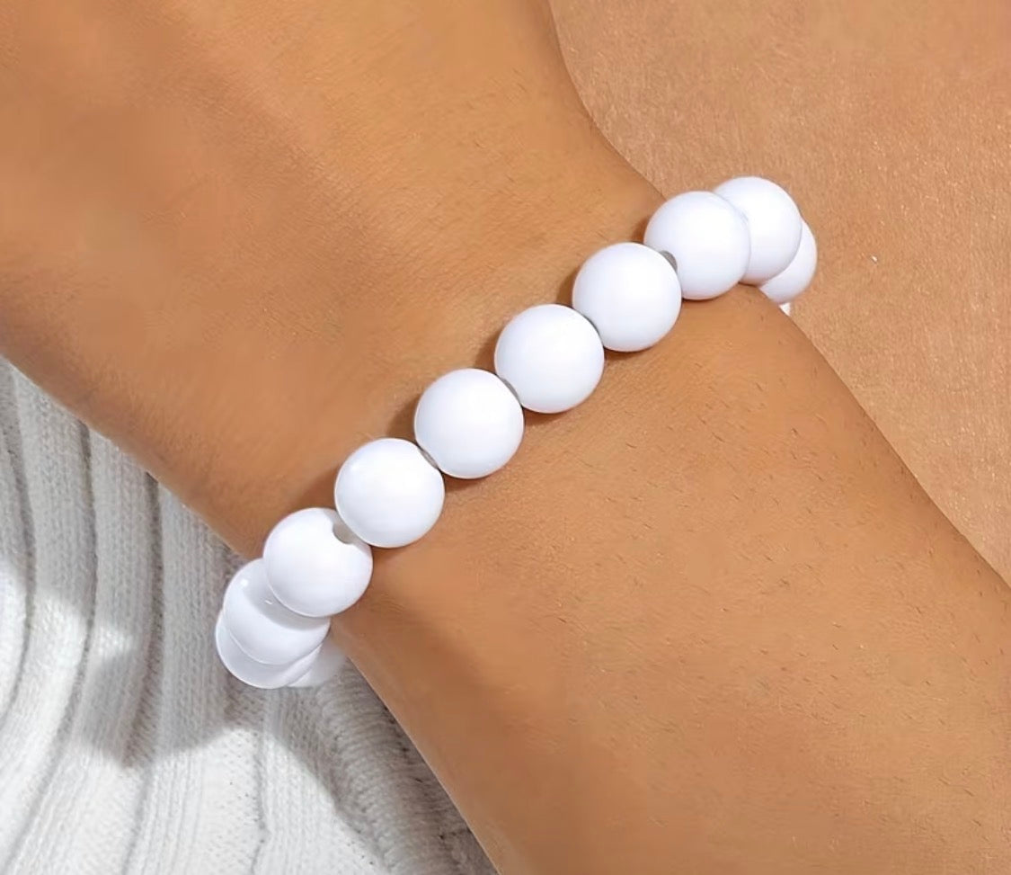 SIMPLE AND STYLISH WHITE ACRYLIC BEADED BRACELET