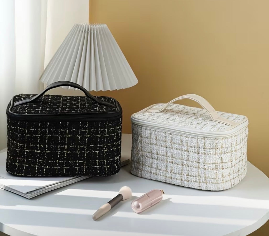 BLACK TOP HANDLE COSMETIC BAG