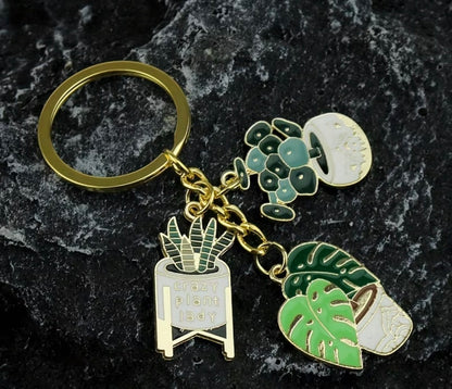 SUCCULENT MONSTERA LEAF KEYCHAIN FOR PLANT LOVERS