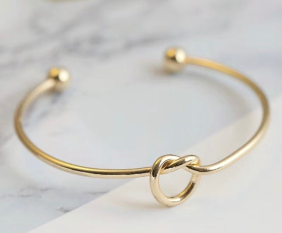 GOLD LOVE KNOT OPEN BRACELET
