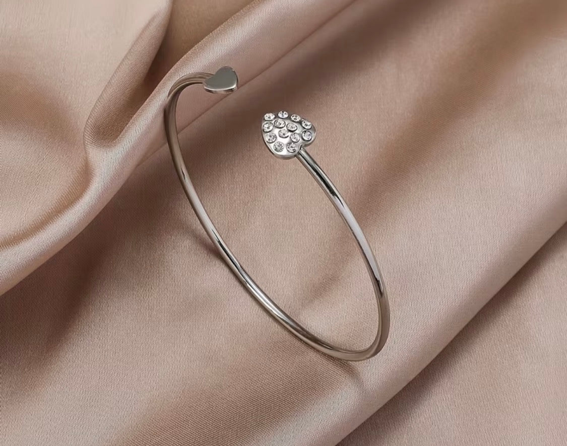 SILVER HEART OPEN BRACELET