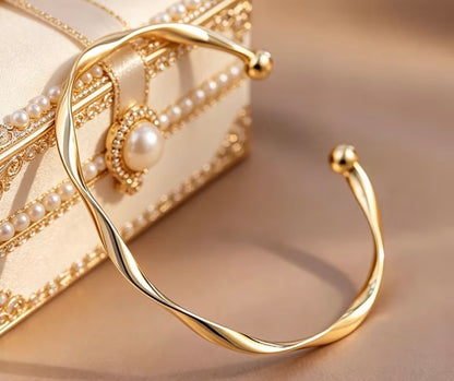 GOLD TWISTED BANGLE