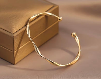 GOLD TWISTED BANGLE