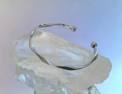 SILVER TWISTED BANGLE