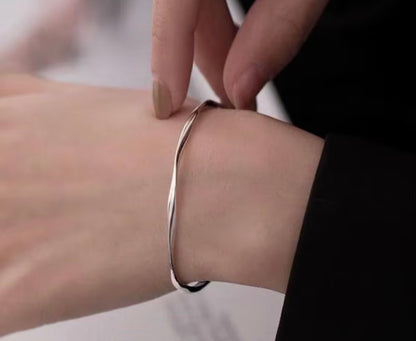 SILVER TWISTED BANGLE