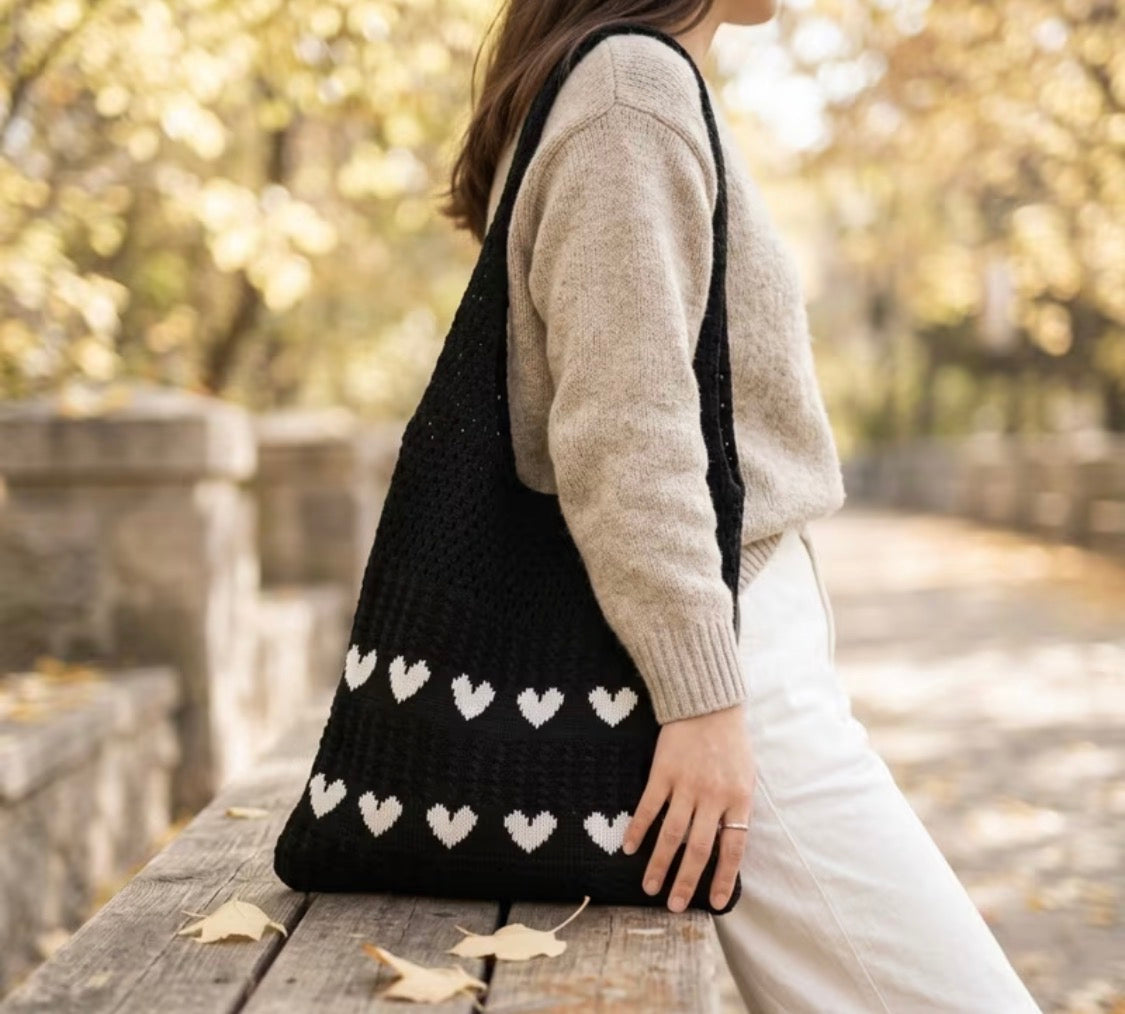 BLACK KNIT HEART BAG