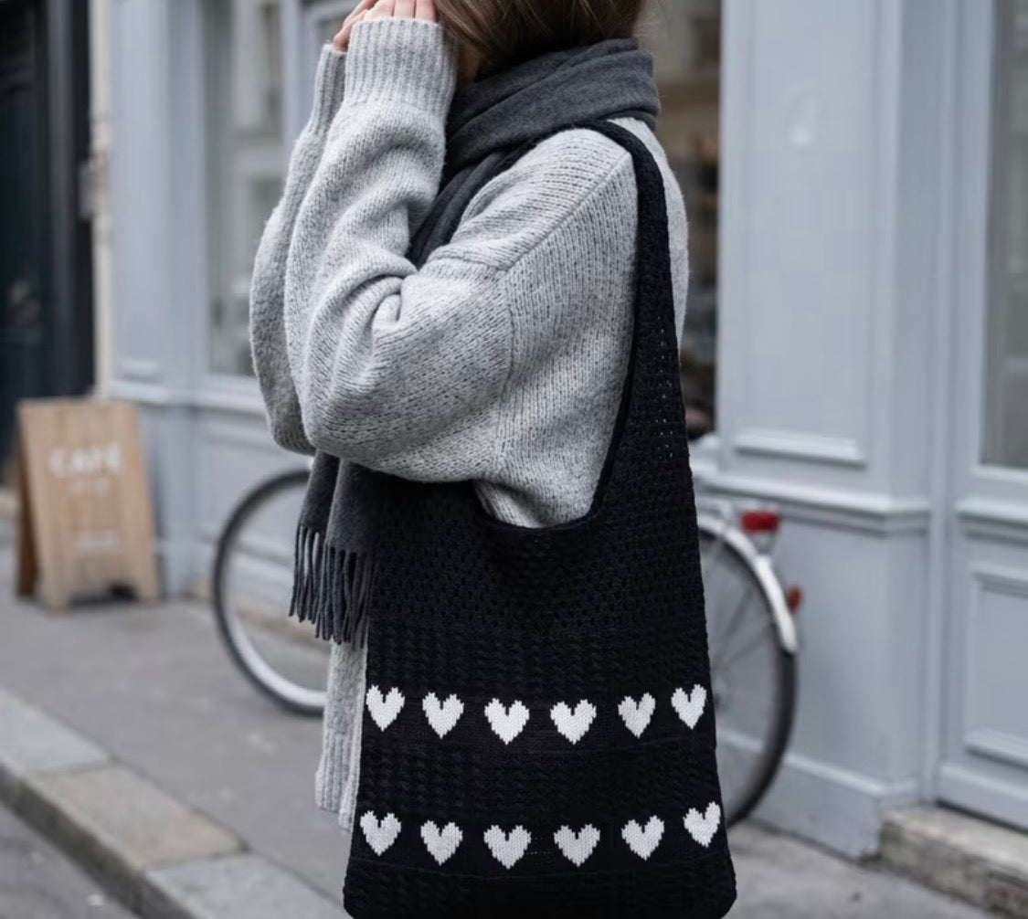 BLACK KNIT HEART BAG