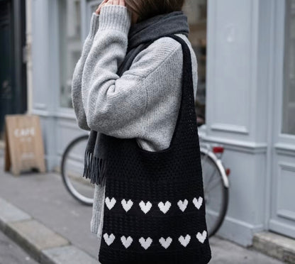 BLACK KNIT HEART BAG