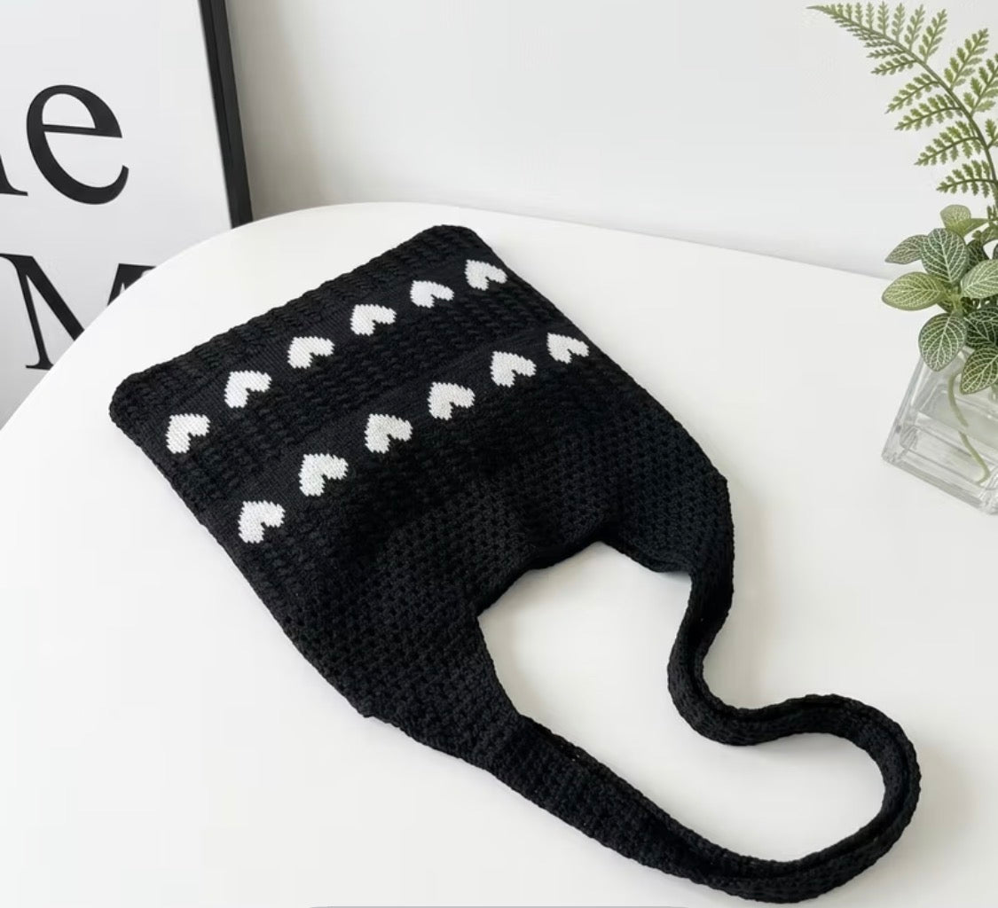 BLACK KNIT HEART BAG