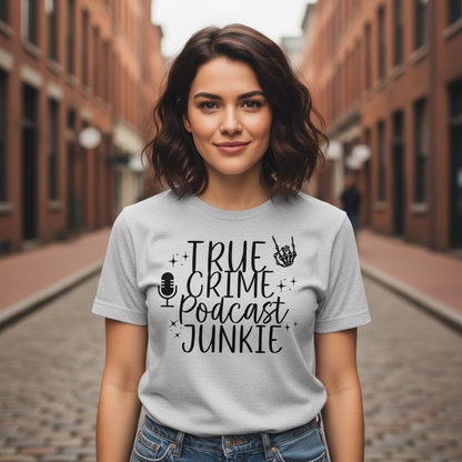 "TRUE CRIME PODCAST JUNKIE"T-SHIRT